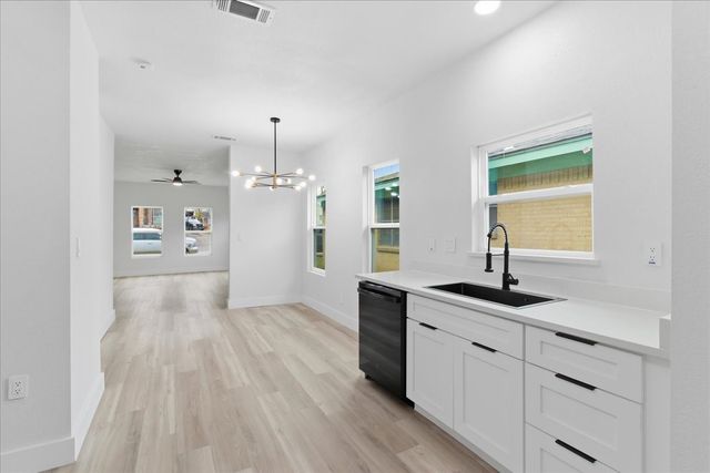 933 E Ramsey Avenue, Fort Worth, TX 76104