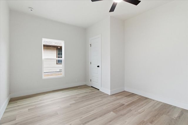 933 E Ramsey Avenue, Fort Worth, TX 76104