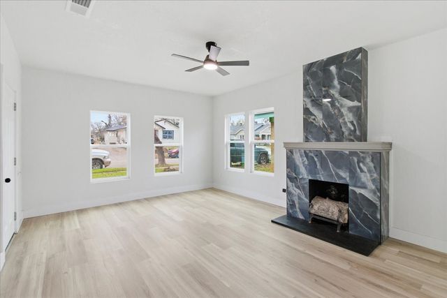 933 E Ramsey Avenue, Fort Worth, TX 76104