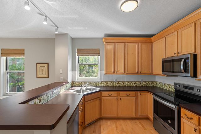 645 N 1st St 409, Minneapolis, MN 55401