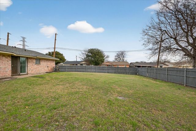 3250 Pacesetter Drive, Dallas, TX 75241
