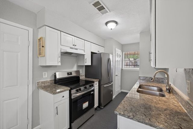 3250 Pacesetter Drive, Dallas, TX 75241