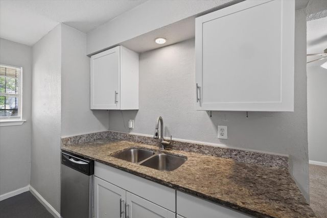 3250 Pacesetter Drive, Dallas, TX 75241
