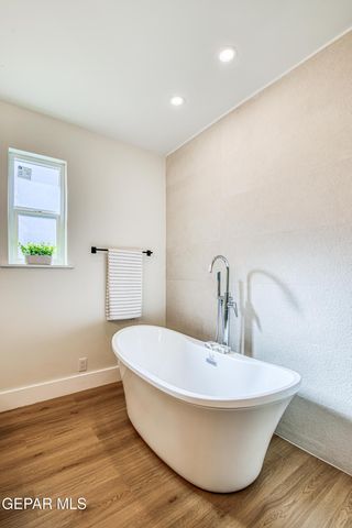 1210 La Cruz Drive, El Paso, TX 79902