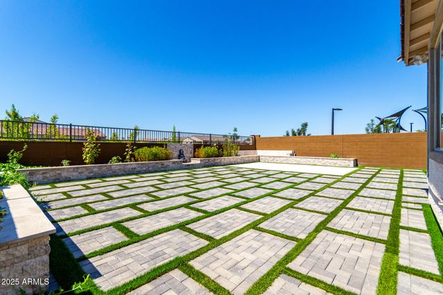 8773 W MEDLOCK Drive, Glendale, AZ 85305