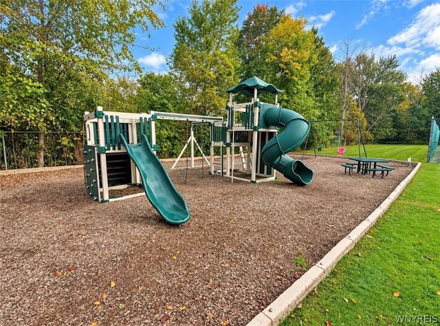 61 Eveningwood Lane, Amherst, NY 14051