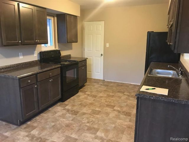 22412 Milner Street, Saint Clair Shores, MI 48081