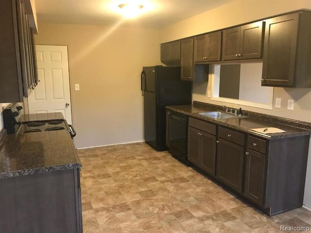 22412 Milner Street, Saint Clair Shores, MI 48081