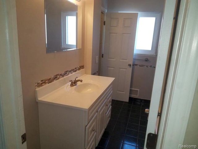 22412 Milner Street, Saint Clair Shores, MI 48081