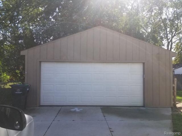 22412 Milner Street, Saint Clair Shores, MI 48081