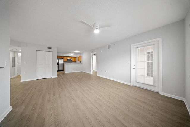 231 SW PALM Drive 101, Port St. Lucie, FL 34986