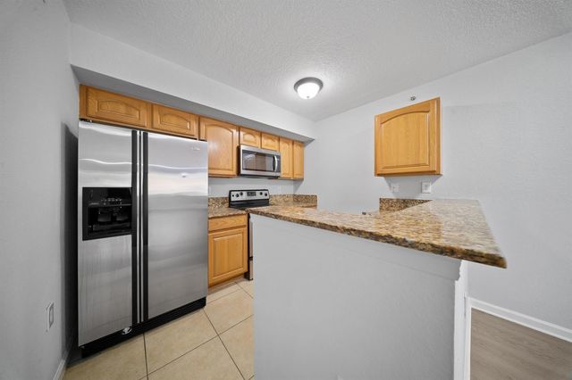 231 SW PALM Drive 101, Port St. Lucie, FL 34986