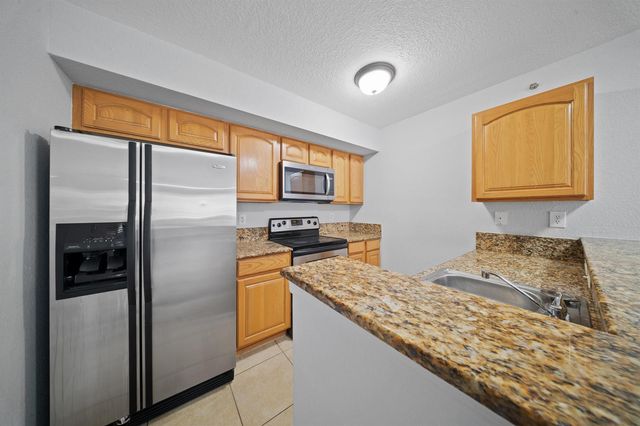 231 SW PALM Drive 101, Port St. Lucie, FL 34986