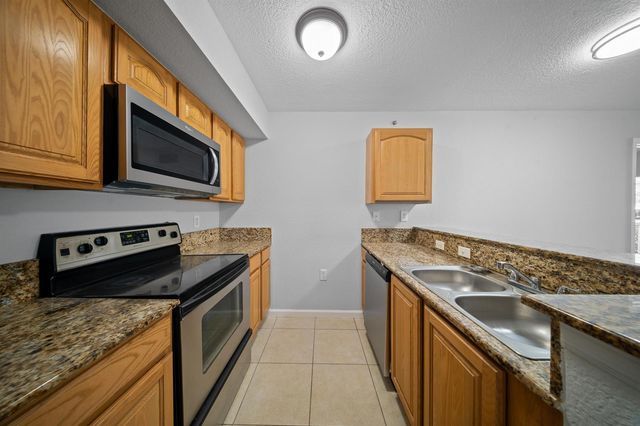 231 SW PALM Drive 101, Port St. Lucie, FL 34986