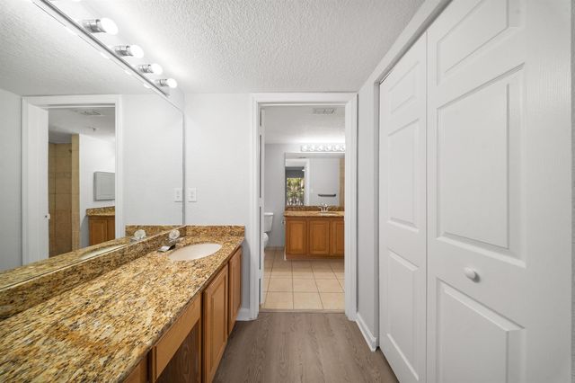 231 SW PALM Drive 101, Port St. Lucie, FL 34986