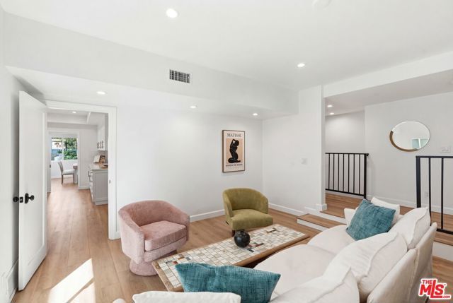 324 S Elm Drive 101, Beverly Hills, CA 90212
