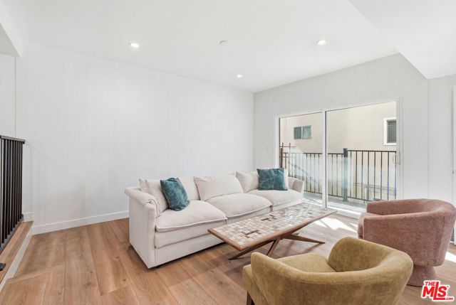 324 S Elm Drive 101, Beverly Hills, CA 90212