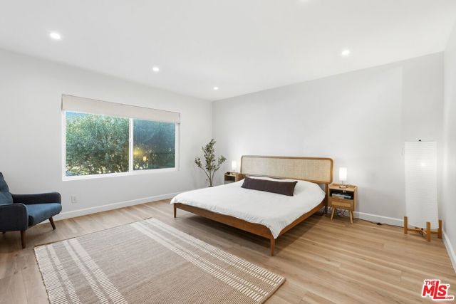 324 S Elm Drive 101, Beverly Hills, CA 90212