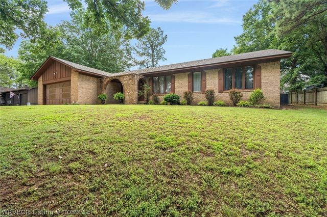 409 Azure Hills Drive, Van Buren, AR 72956