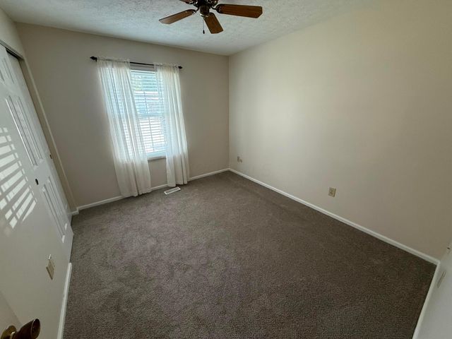 430 Williamsburg Lane NW, Lancaster, OH 43130