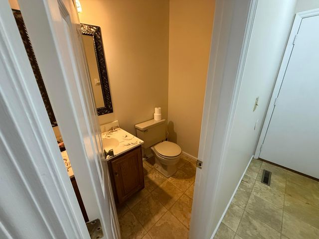 430 Williamsburg Lane NW, Lancaster, OH 43130