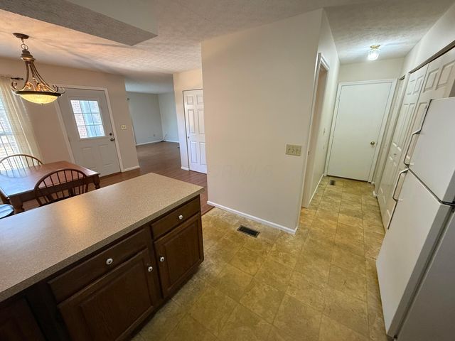 430 Williamsburg Lane NW, Lancaster, OH 43130