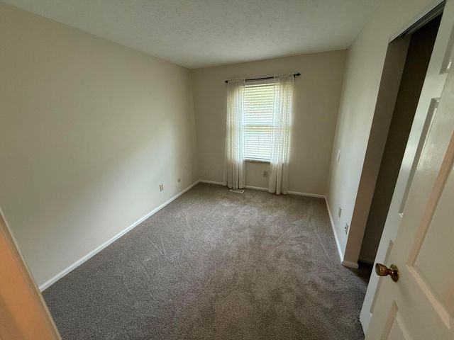 430 Williamsburg Lane NW, Lancaster, OH 43130