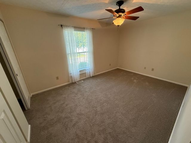 430 Williamsburg Lane NW, Lancaster, OH 43130