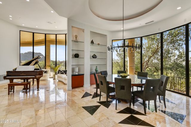 8812 E PALM Lane, Mesa, AZ 85207