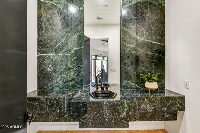 8812 E PALM Lane, Mesa, AZ 85207