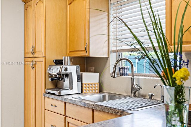 1601 N 16th Ct, Hollywood, FL 33020