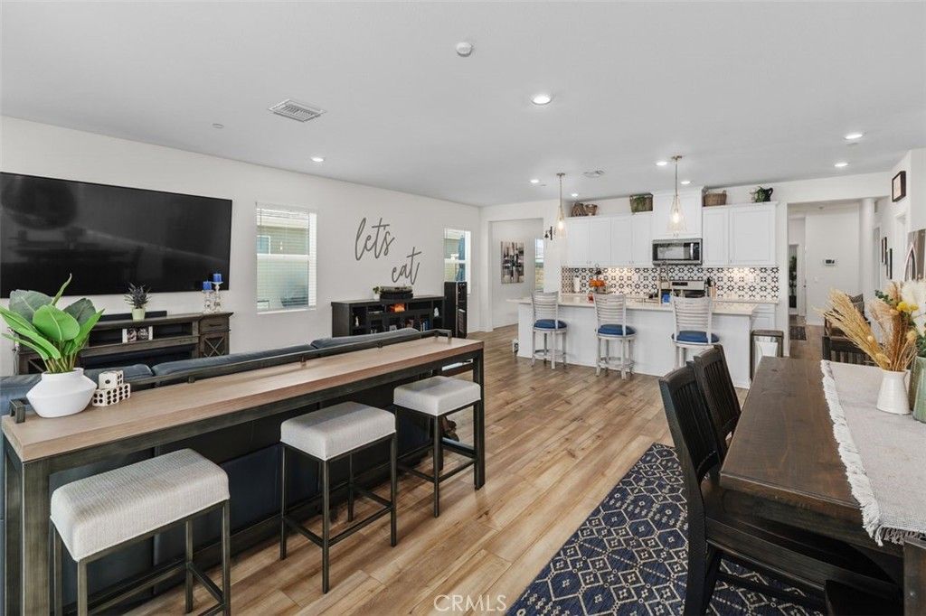 Image 10 of property listing at 7598 Orangebrook, Riverside, CA 92507