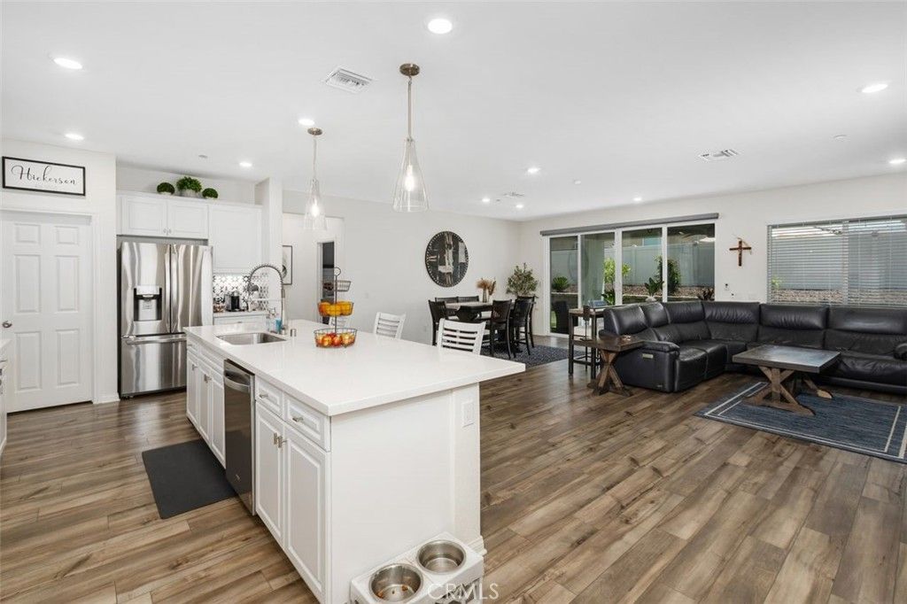 Image 6 of property listing at 7598 Orangebrook, Riverside, CA 92507