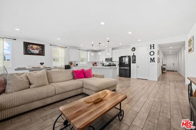 2735 Moonshimmer Street, Hemet, CA 92543