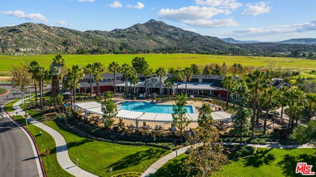 2735 Moonshimmer Street, Hemet, CA 92543