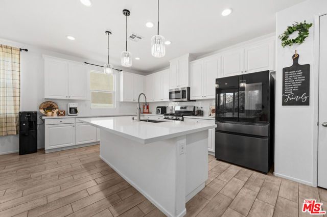 2735 Moonshimmer Street, Hemet, CA 92543