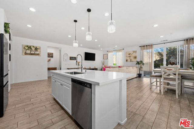 2735 Moonshimmer Street, Hemet, CA 92543