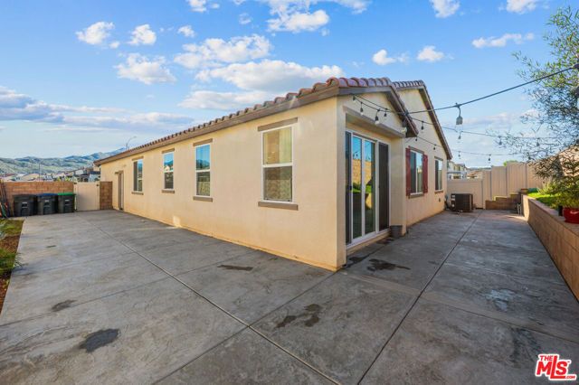 2735 Moonshimmer Street, Hemet, CA 92543