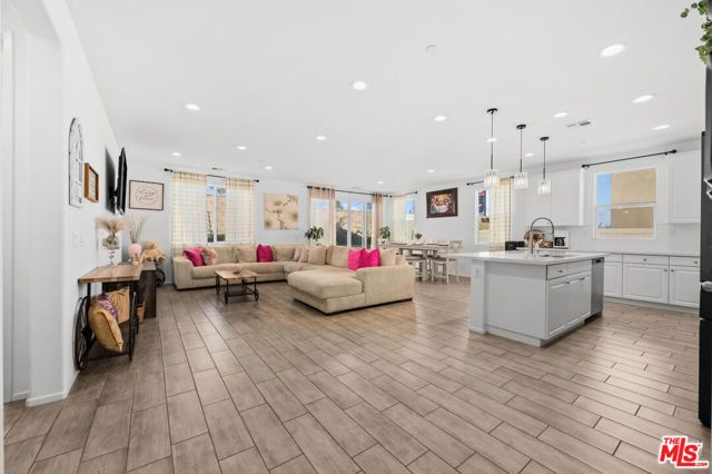 2735 Moonshimmer Street, Hemet, CA 92543