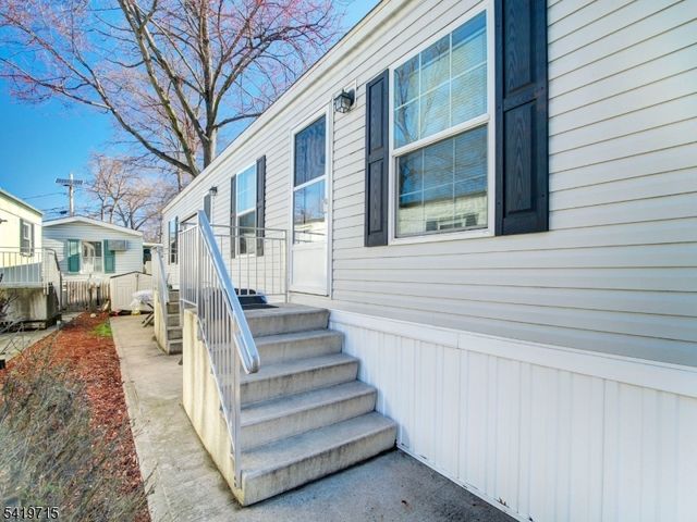 17 E 6th Street, Moonachie Boro, NJ 07074