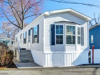 17 E 6th Street, Moonachie Boro, NJ 07074