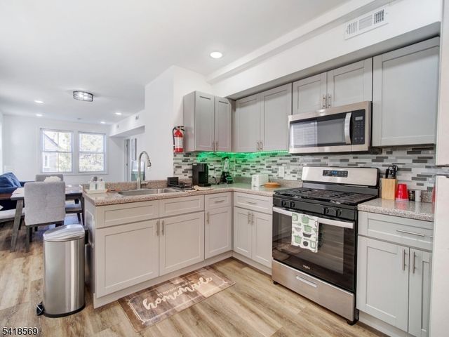 76 Amherst St, East Orange City, NJ 07018