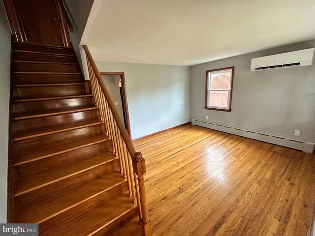 320 BARCLAY AVE, Morrisville, PA 19067