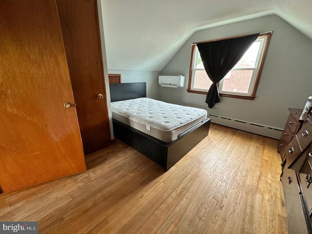 320 BARCLAY AVE, Morrisville, PA 19067