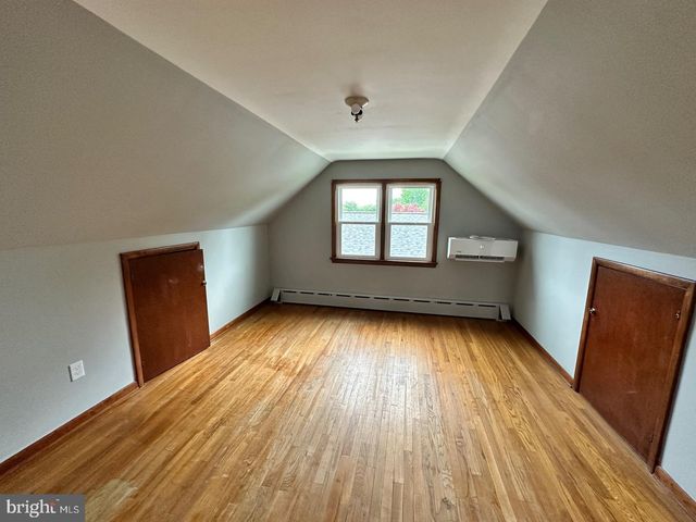 320 BARCLAY AVE, Morrisville, PA 19067