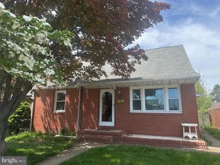 320 BARCLAY AVE, Morrisville, PA 19067