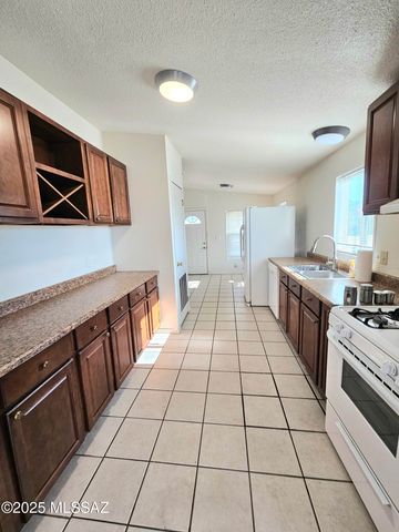 172 S Pima Lane, Benson, AZ 85602