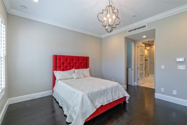 653 E JACKSON STREET, Orlando, FL 32801