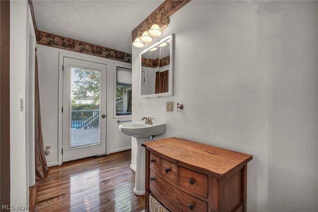 4102 Manchester Road, Perry, OH 44081