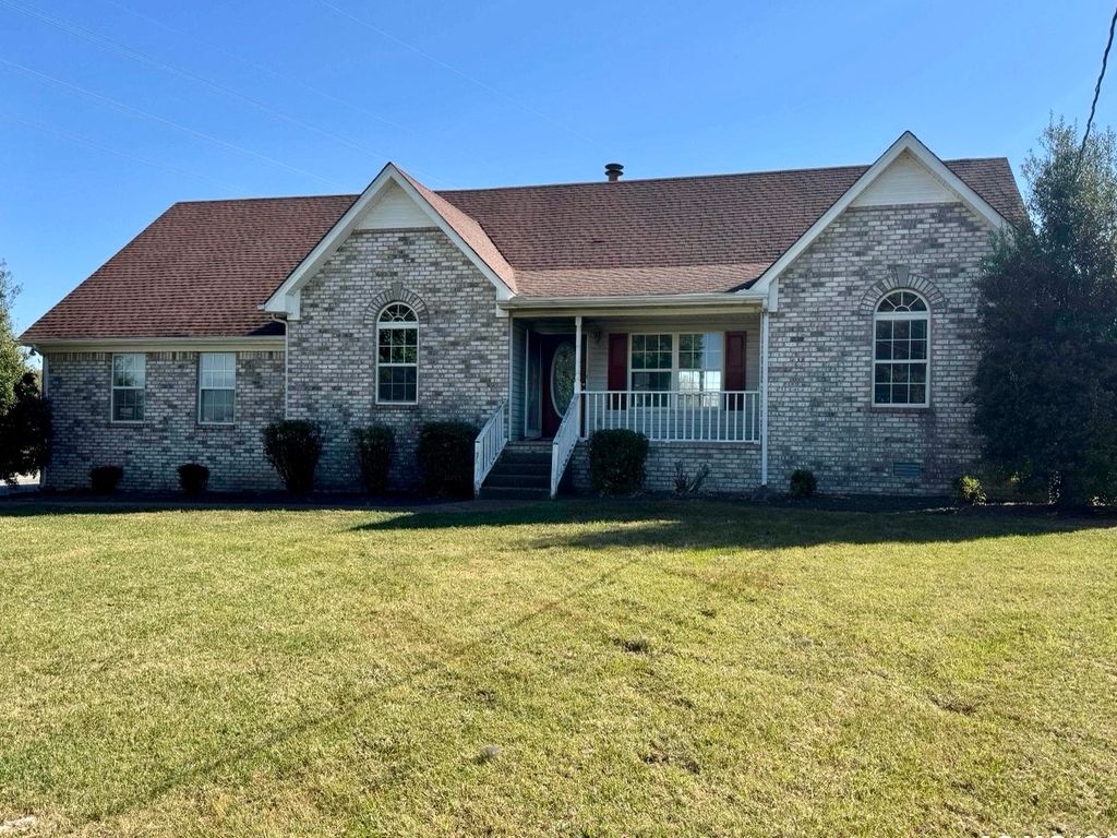 1049 Moncrief Cir, Greenbrier, TN 37073